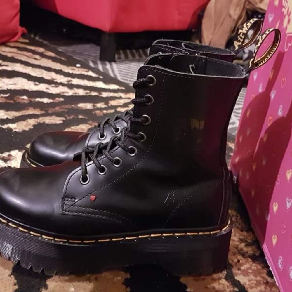 Betty Boop Limited edition Dr Martens Jadon 4UK / 6US. ❤🖤 - Picture 2 of 6